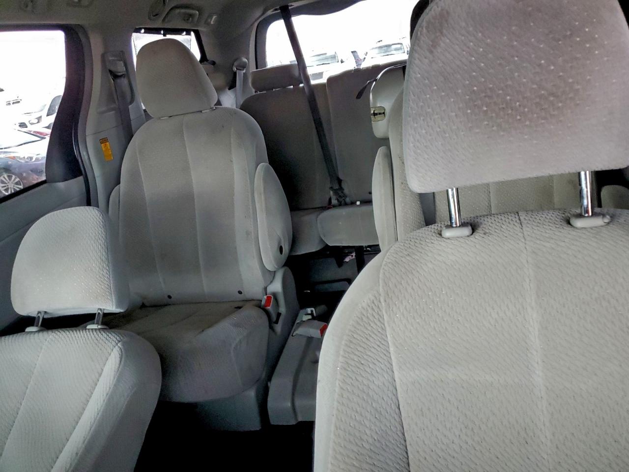 2014 TOYOTA SIENNA photo 19