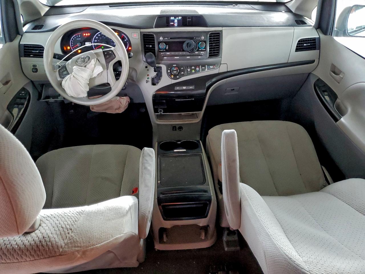 2014 TOYOTA SIENNA photo 15