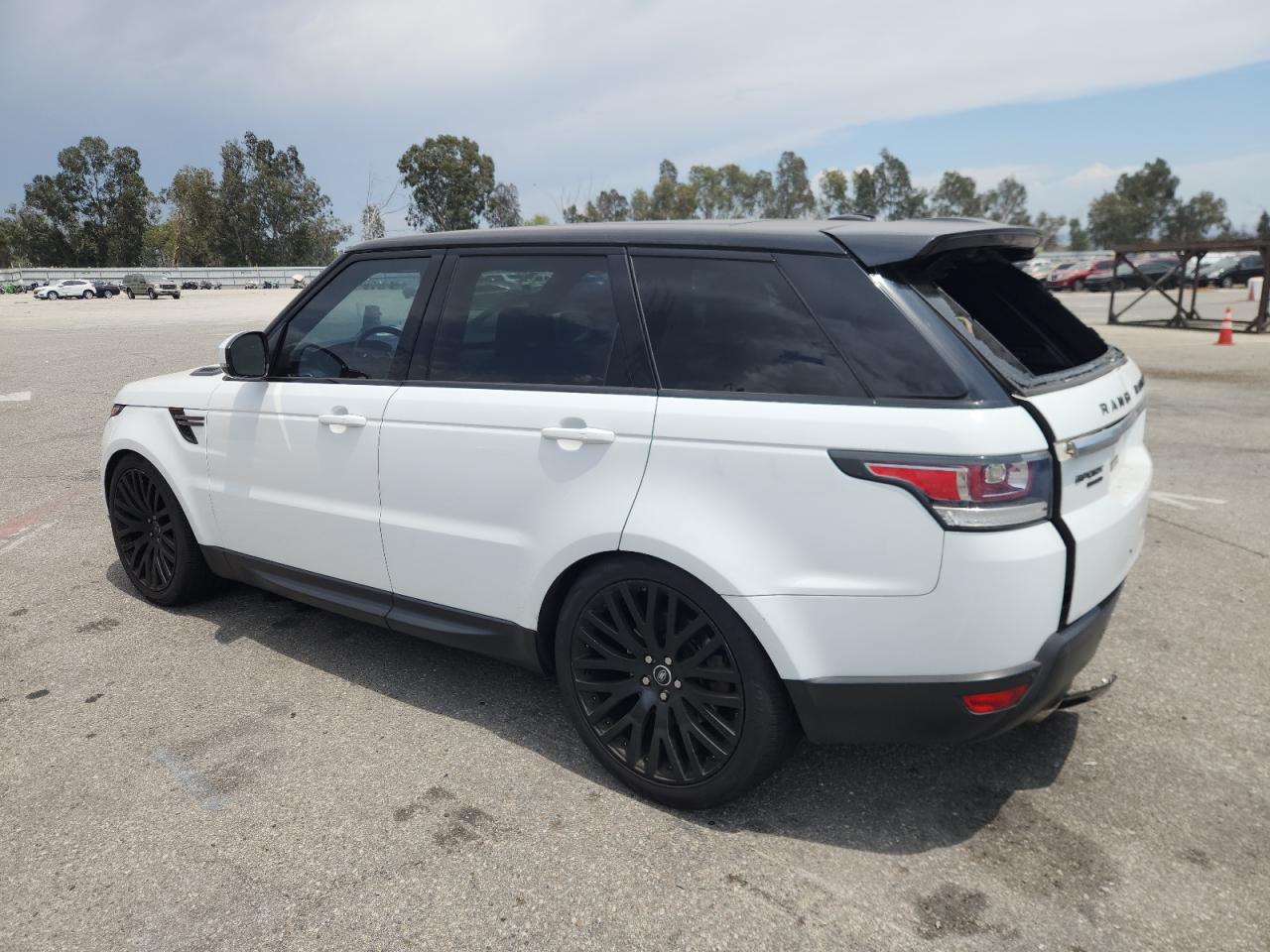 2014 LAND ROVER RANGE ROVER SPORT SE photo 2