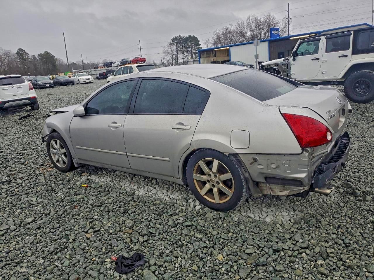 2005 NISSAN MAXIMA SE photo 2