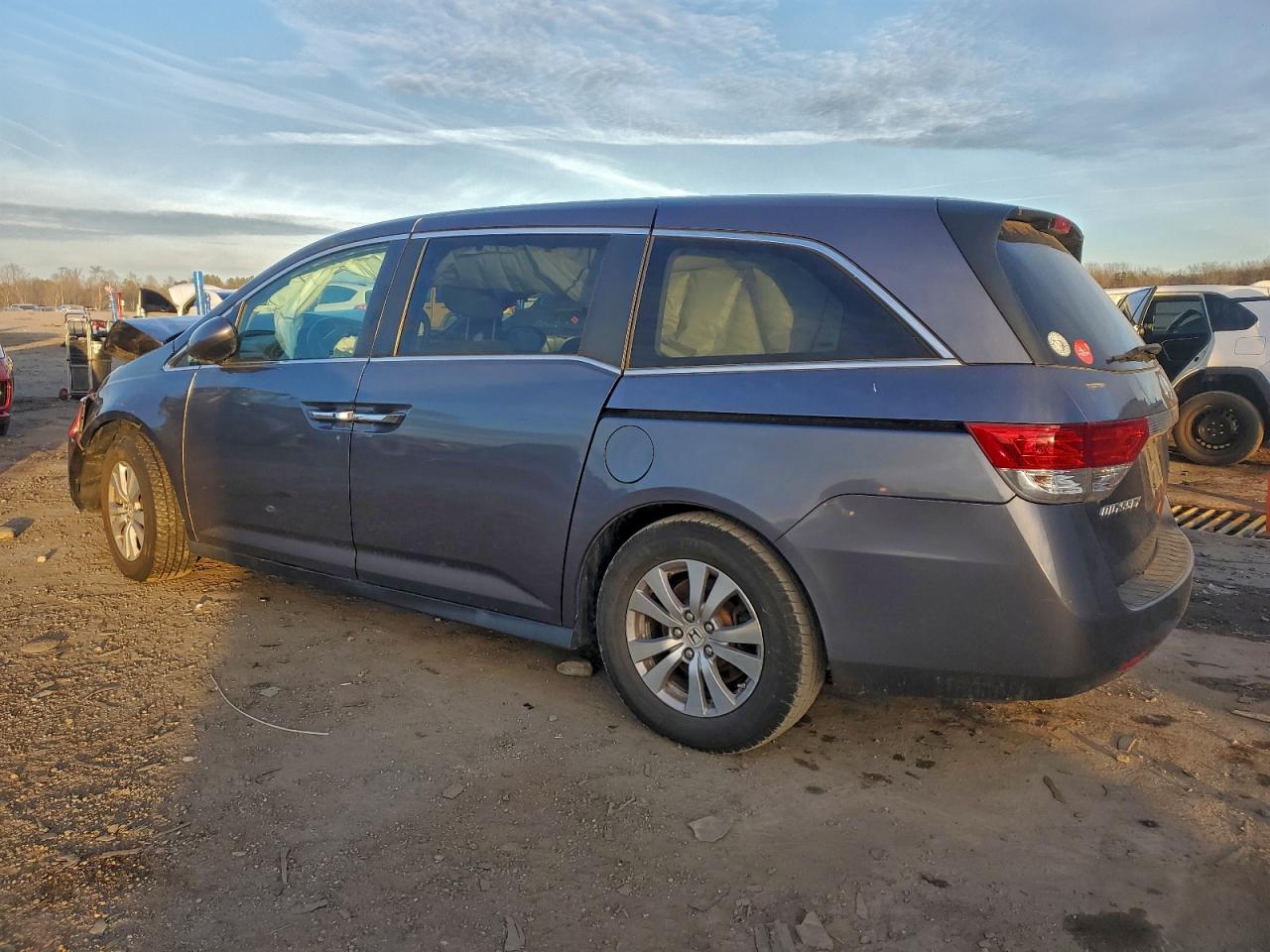 2016 HONDA ODYSSEY SE photo 2