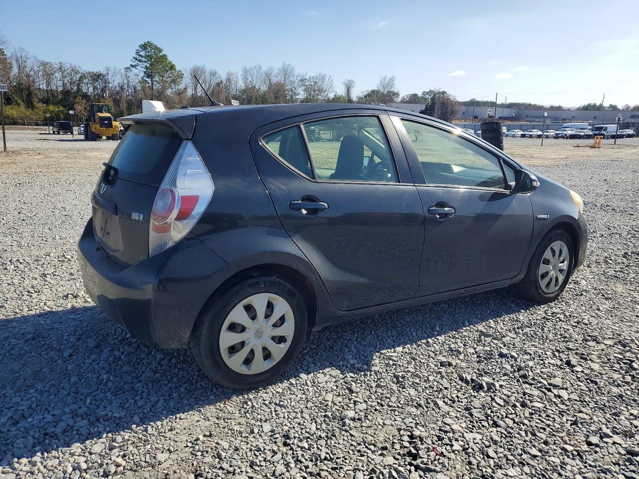2013 TOYOTA PRIUS C photo 3