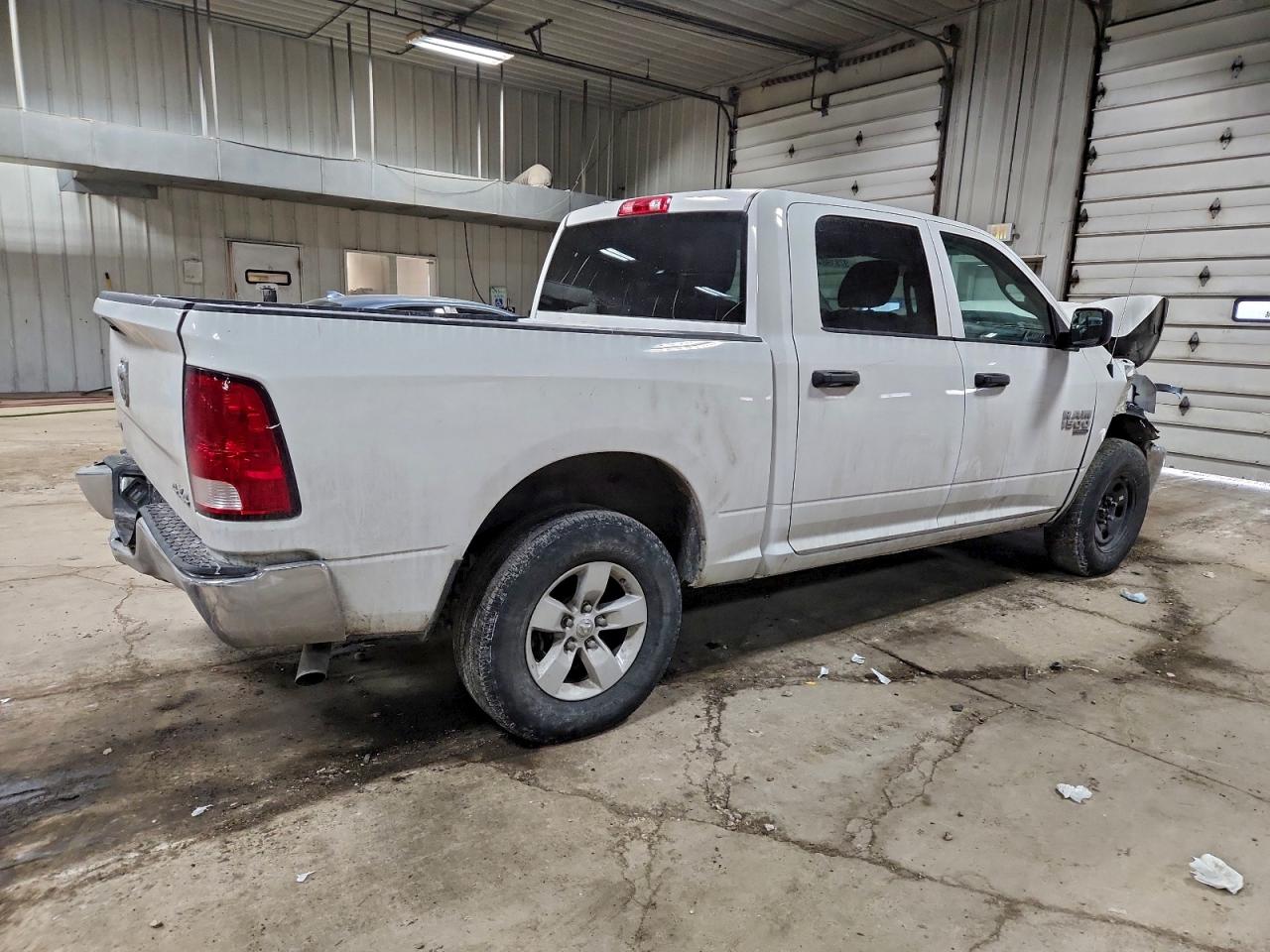 2022 RAM 1500 CLASSIC SLT photo 3
