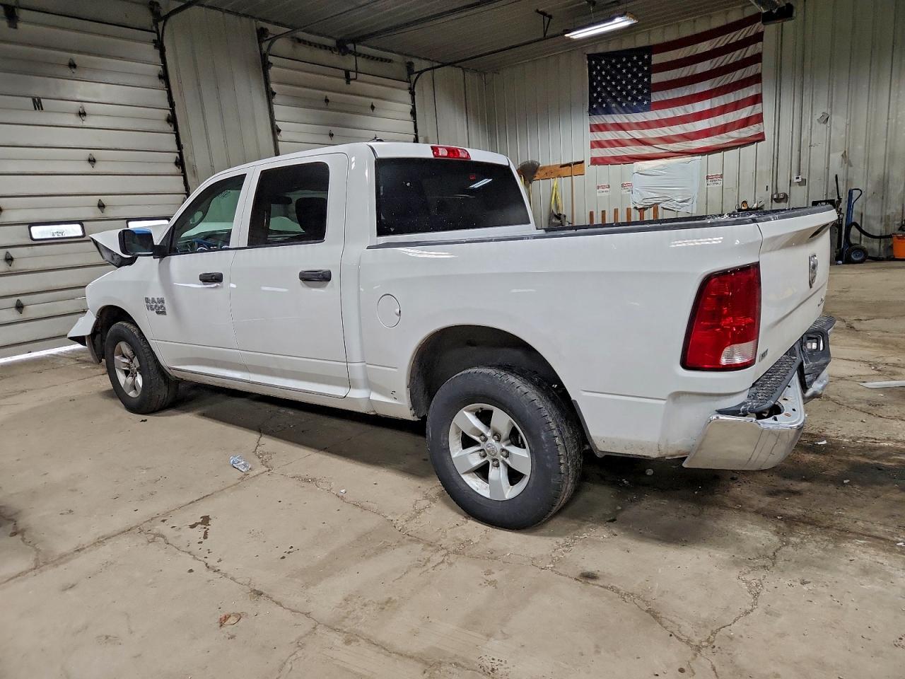 2022 RAM 1500 CLASSIC SLT photo 2