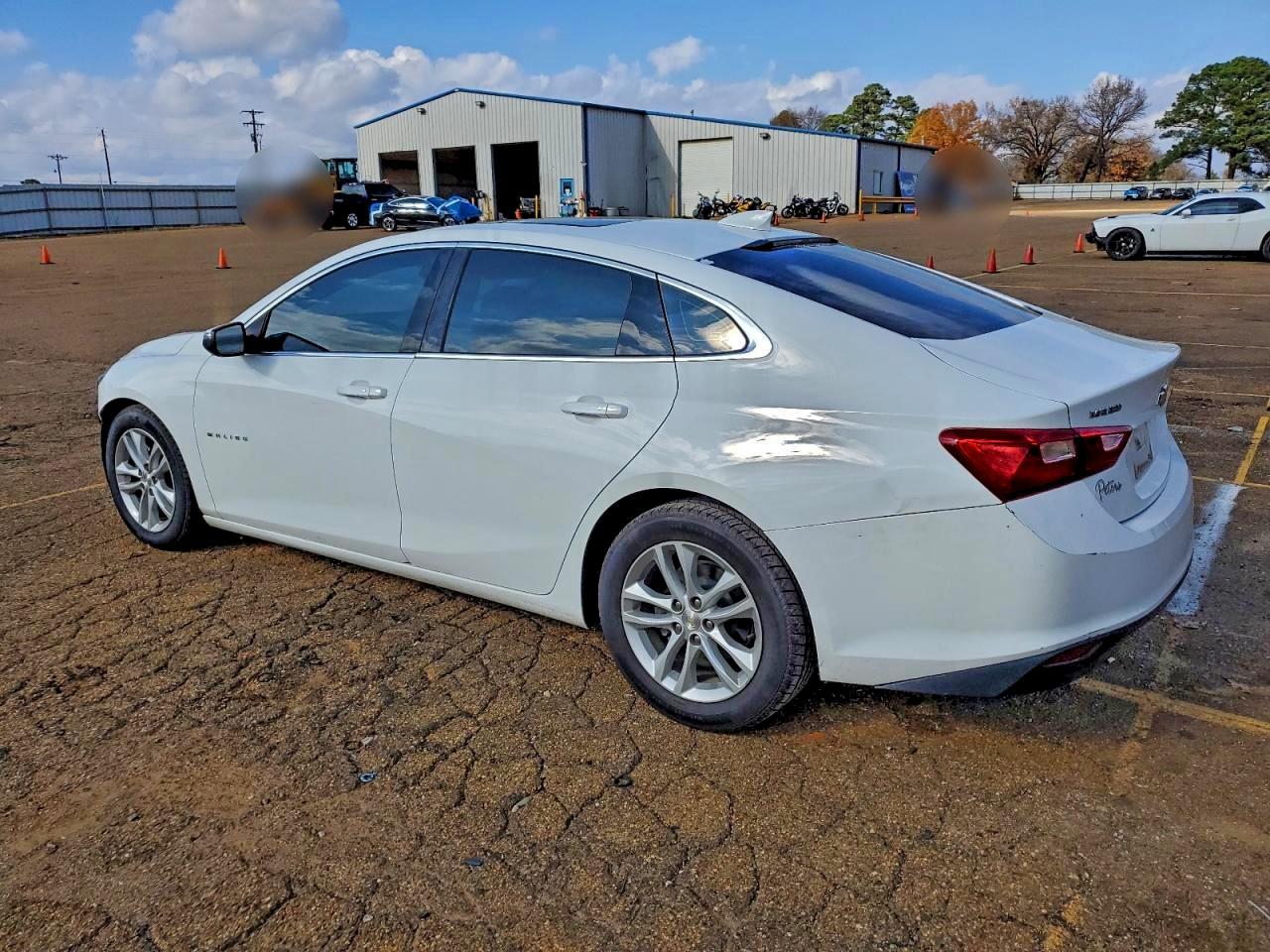 2016 CHEVROLET MALIBU LT photo 2