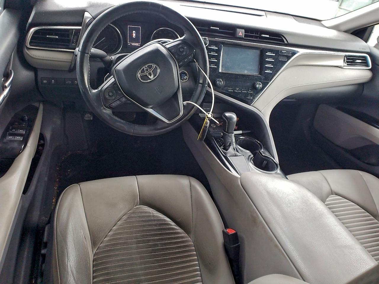 2018 TOYOTA CAMRY L photo 8