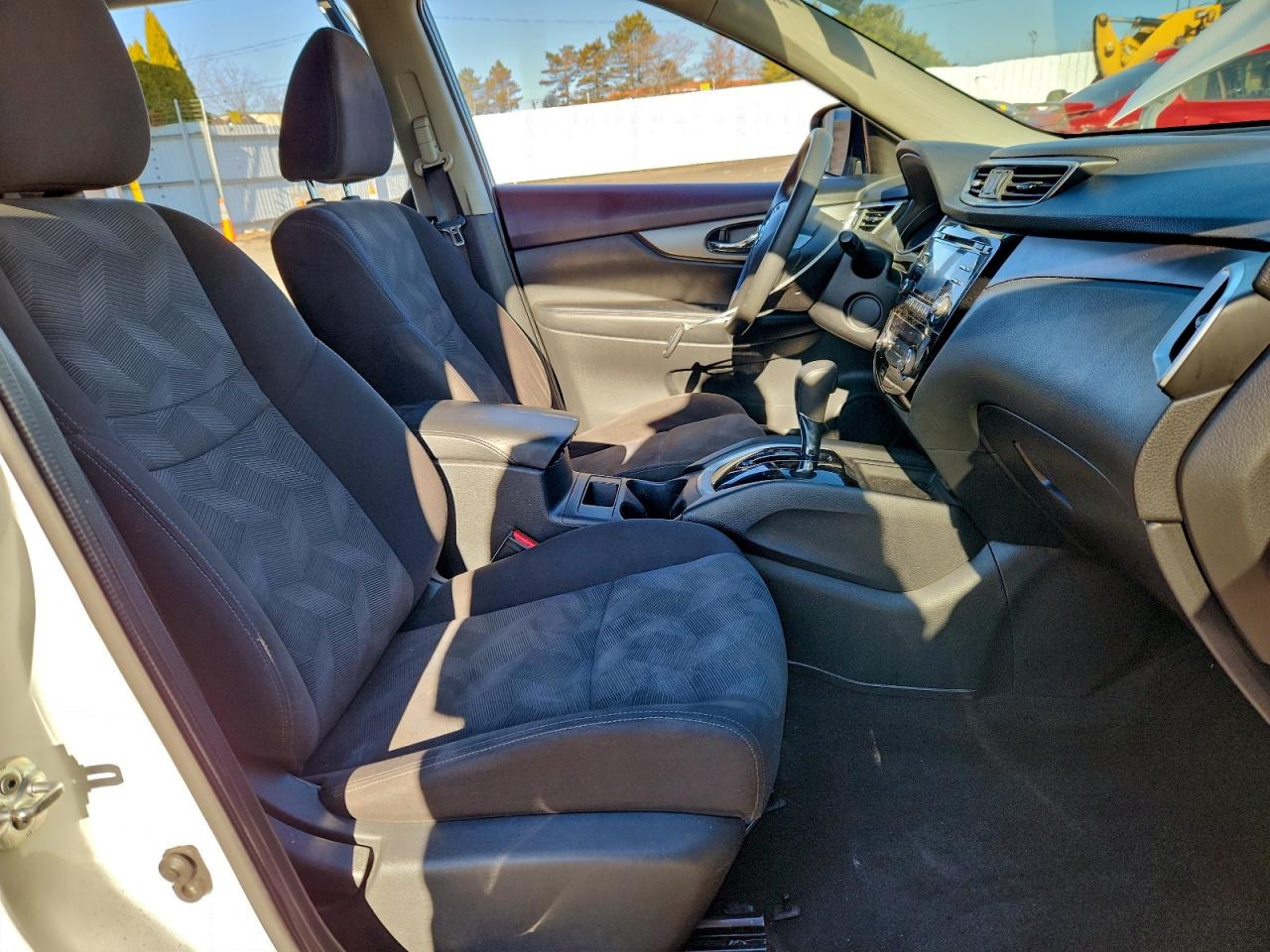 2016 NISSAN ROGUE photo 13
