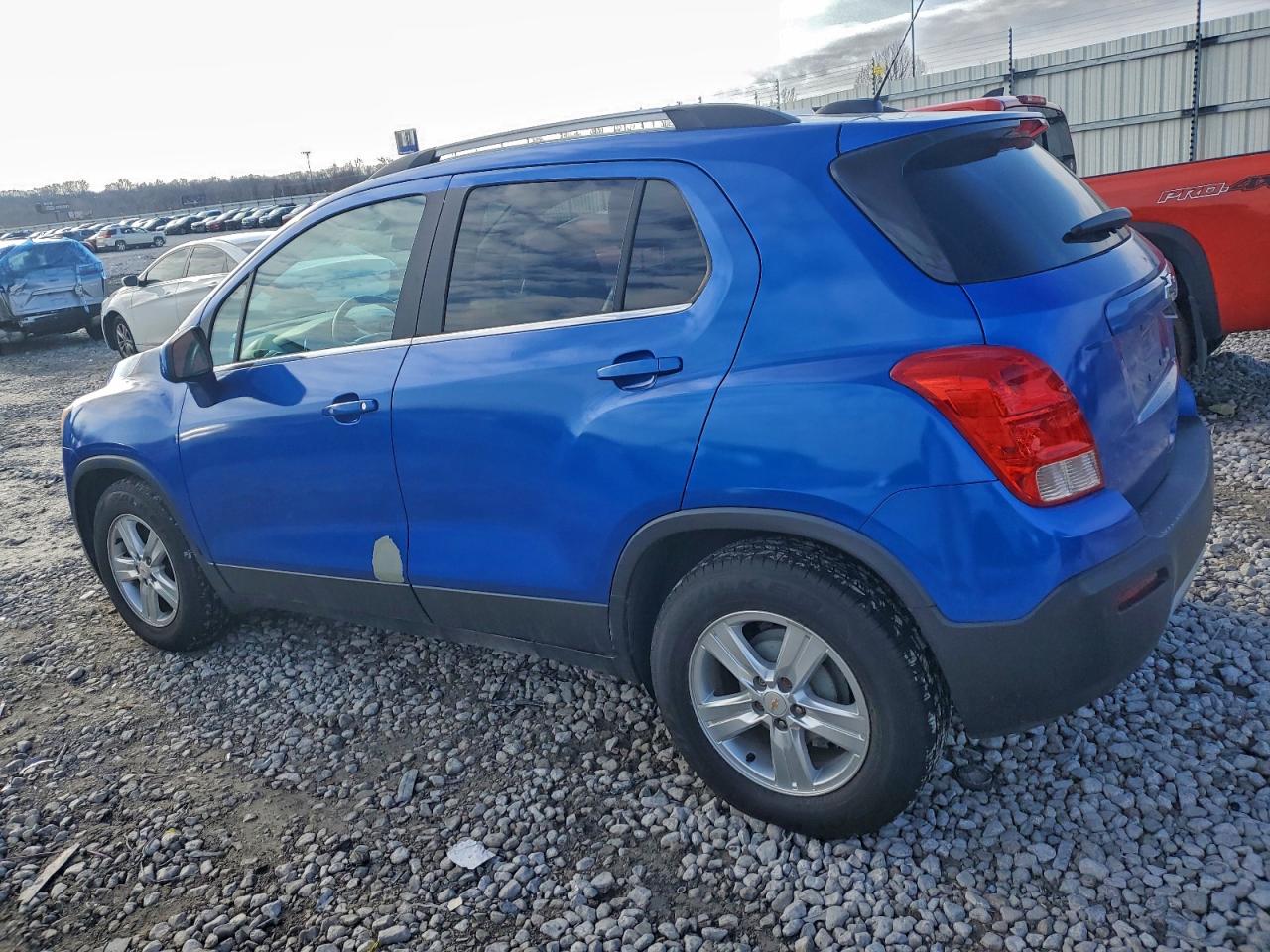 2015 CHEVROLET TRAX 1LT photo 2