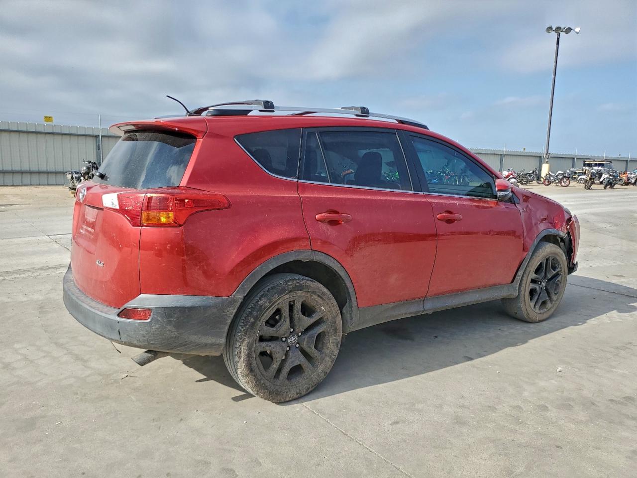 2014 TOYOTA RAV4 XLE photo 3