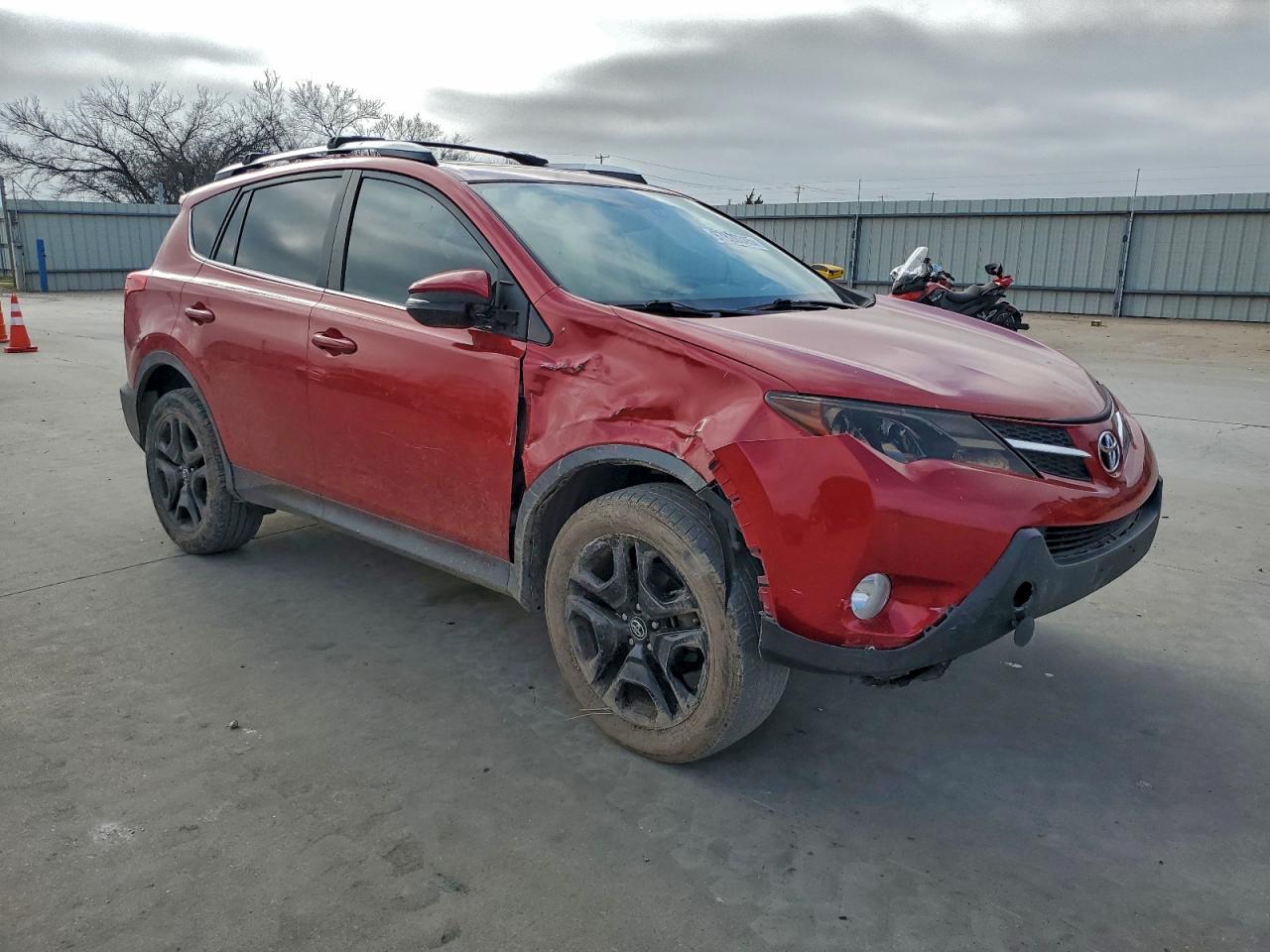 2014 TOYOTA RAV4 XLE photo 4