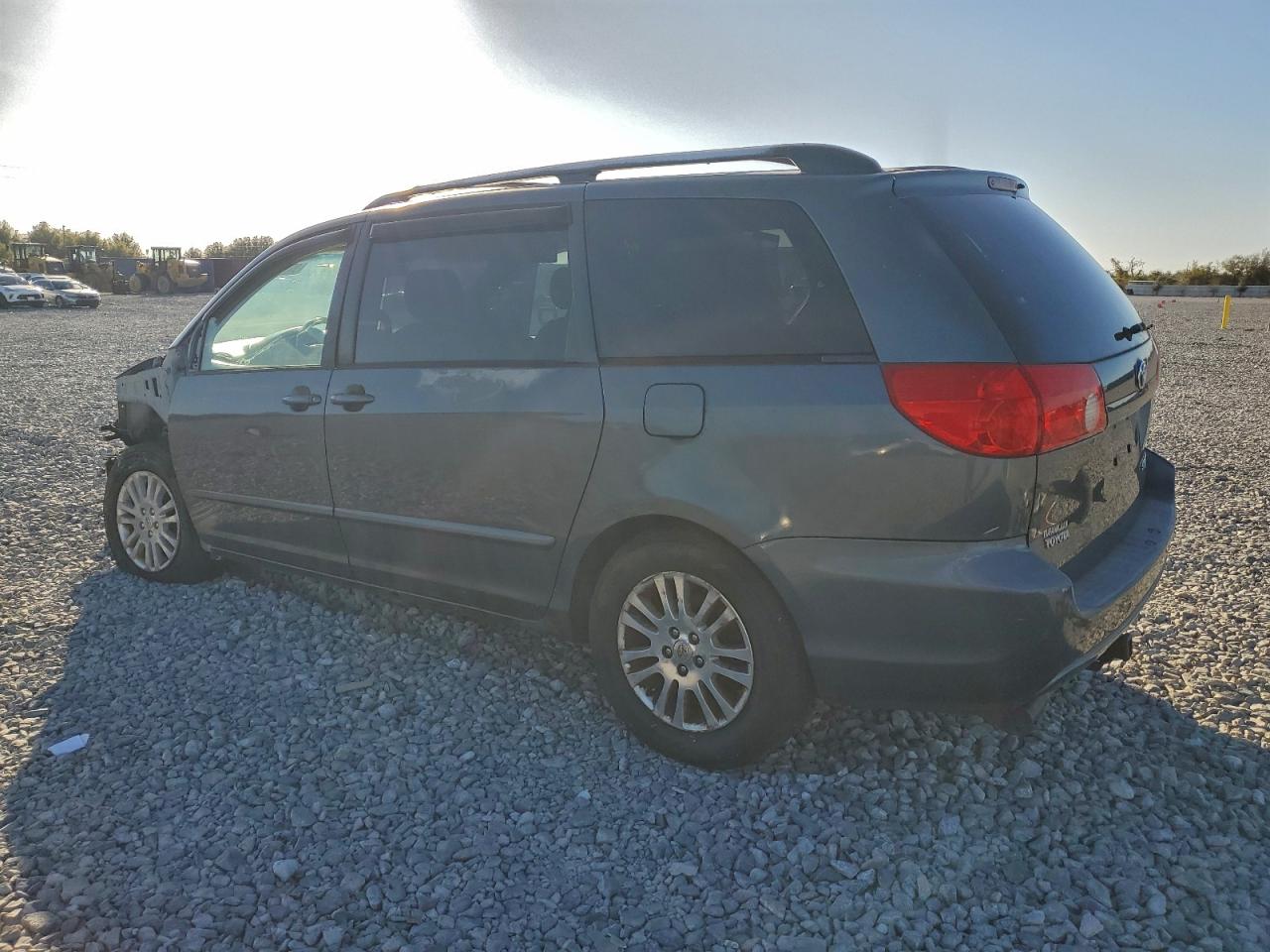 2008 TOYOTA SIENNA XLE photo 2