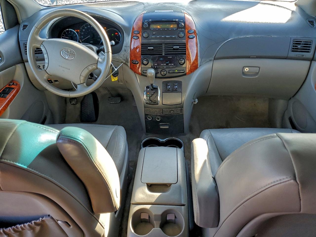 2008 TOYOTA SIENNA XLE photo 8