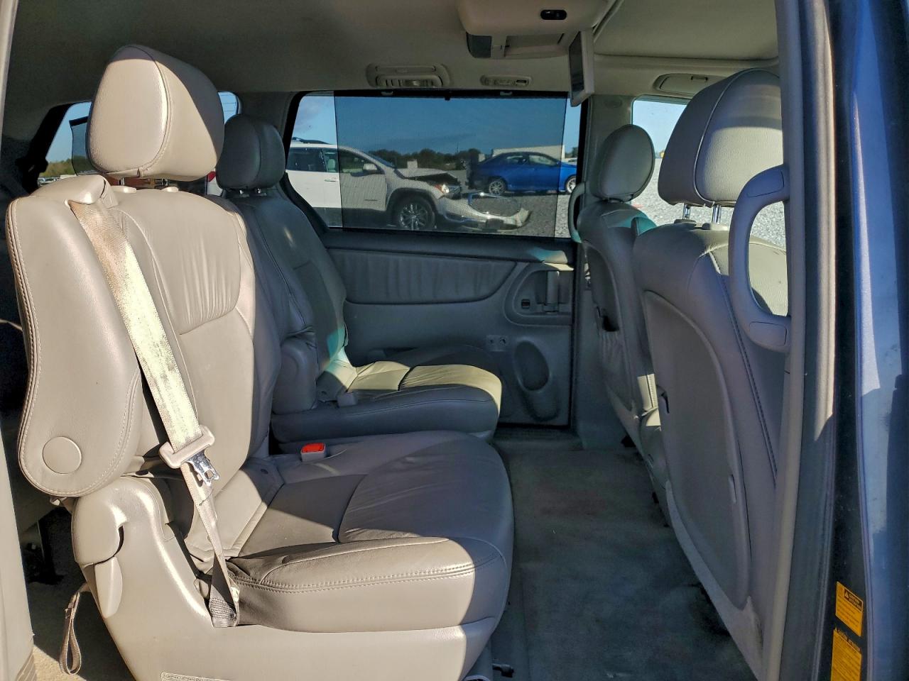 2008 TOYOTA SIENNA XLE photo 11