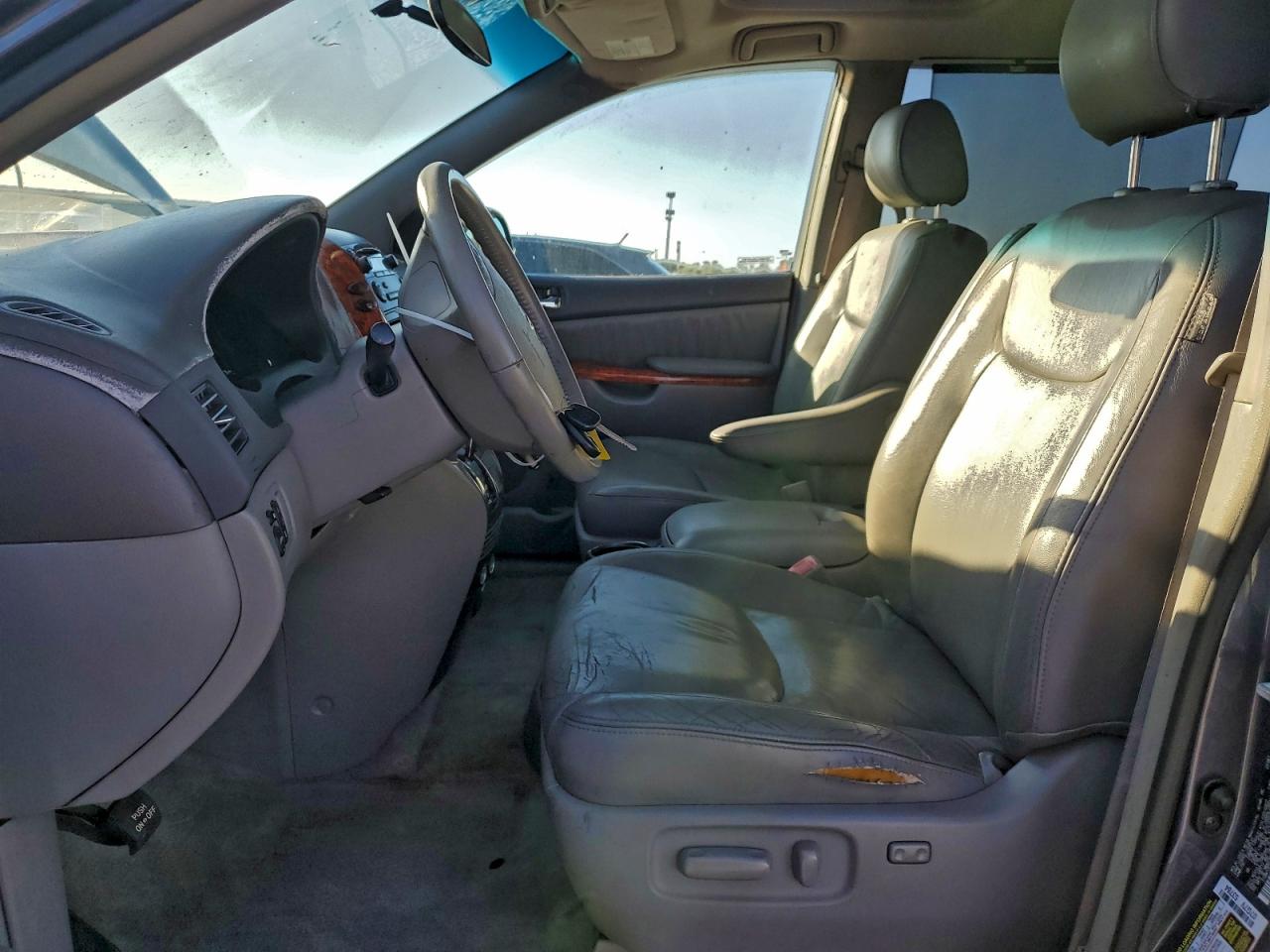 2008 TOYOTA SIENNA XLE photo 7