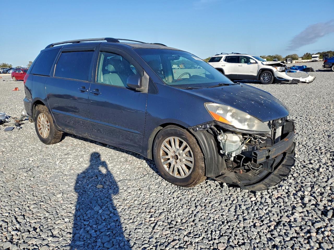 2008 TOYOTA SIENNA XLE photo 4