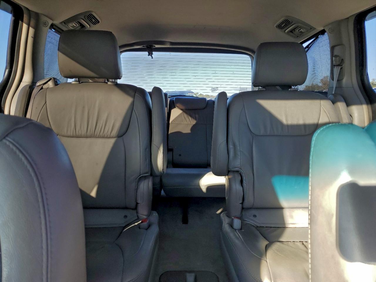 2008 TOYOTA SIENNA XLE photo 10