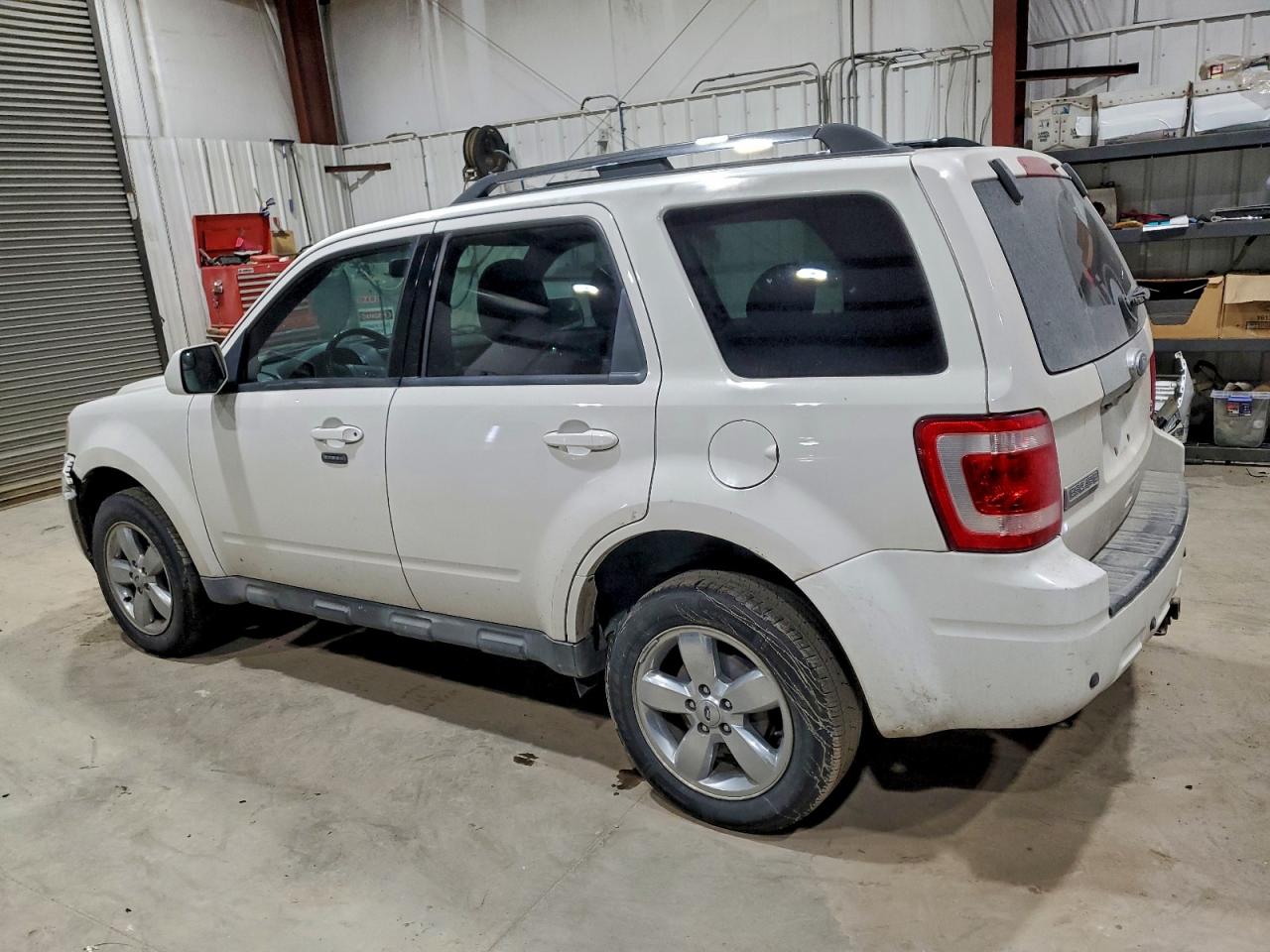 2010 FORD ESCAPE LIMITED photo 2