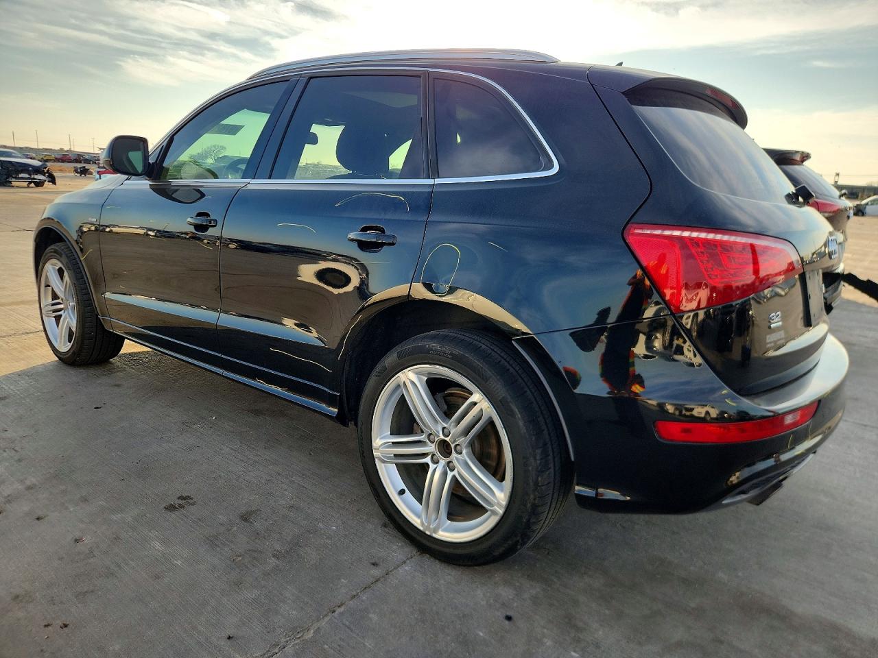 2011 AUDI Q5 PREMIUM PLUS photo 3