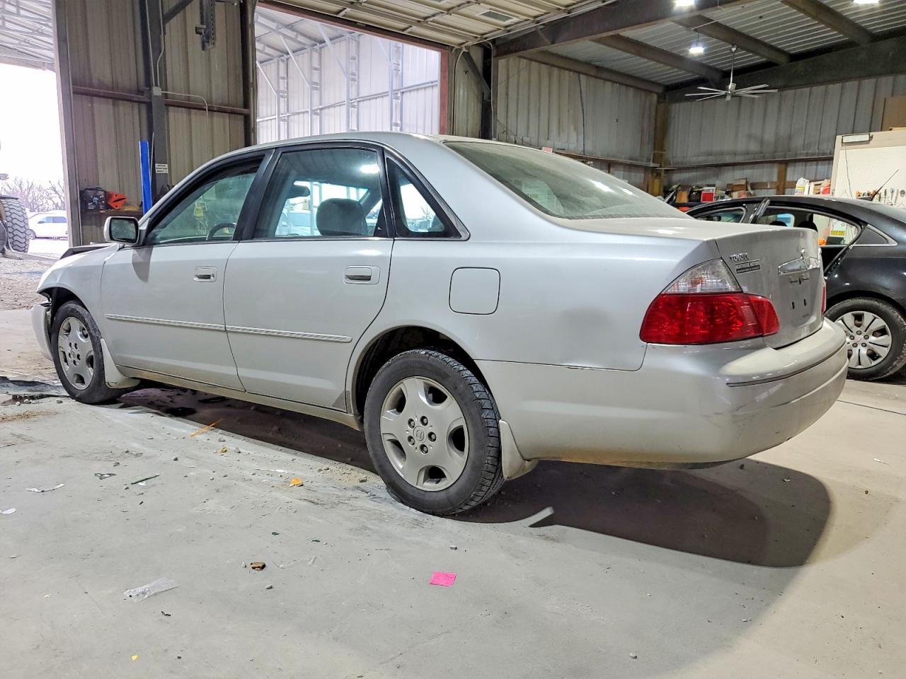 2004 TOYOTA AVALON XL photo 3