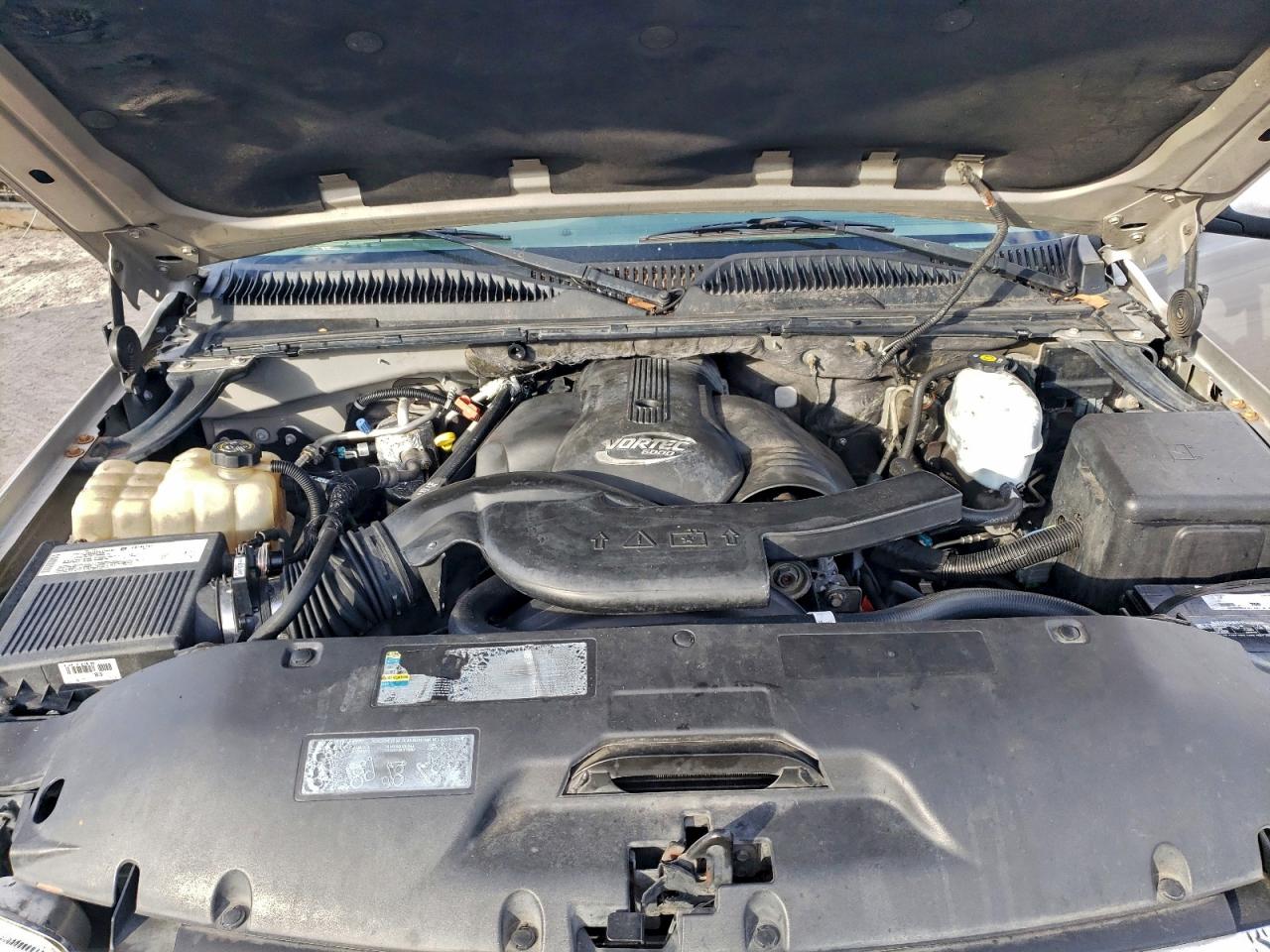 2004 GMC YUKON DENALI photo 36