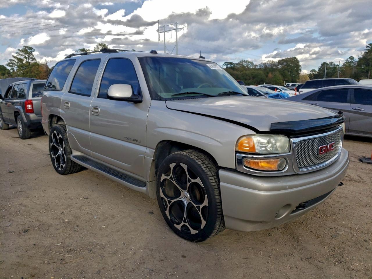 2004 GMC YUKON DENALI photo 10