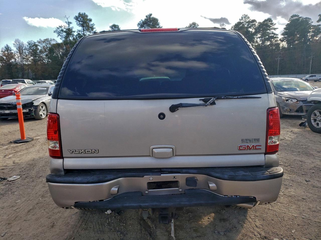 2004 GMC YUKON DENALI photo 18