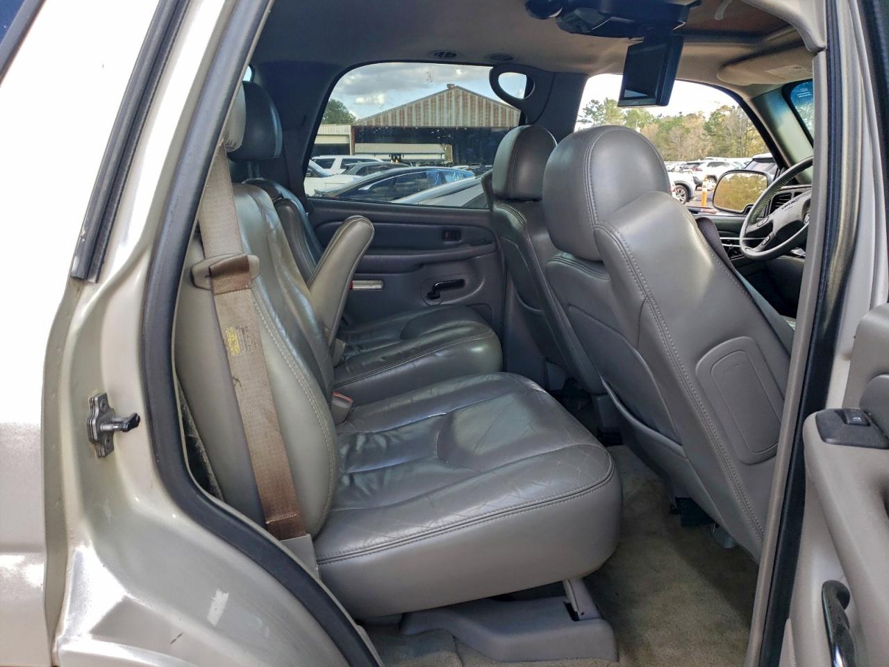 2004 GMC YUKON DENALI photo 33