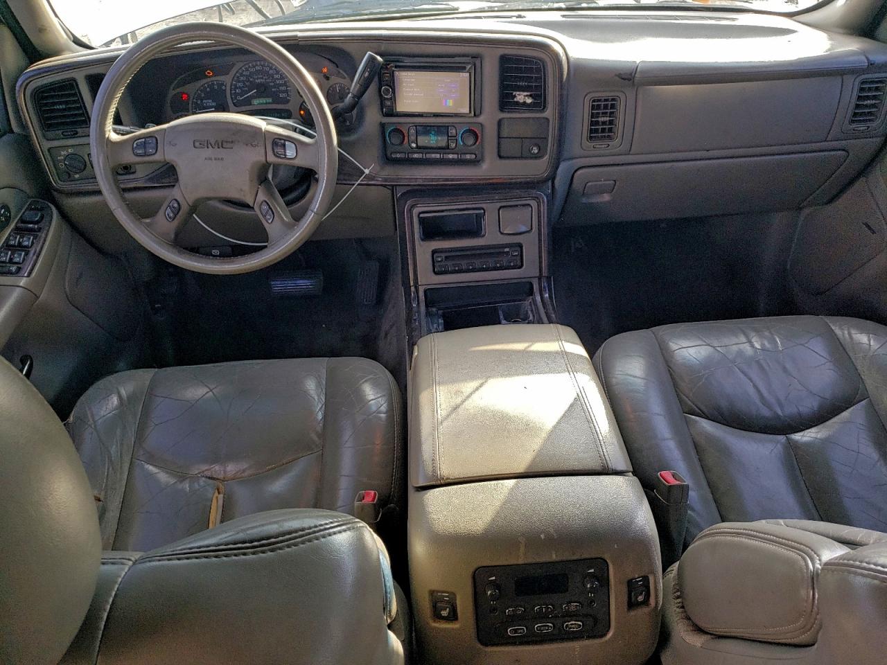 2004 GMC YUKON DENALI photo 24