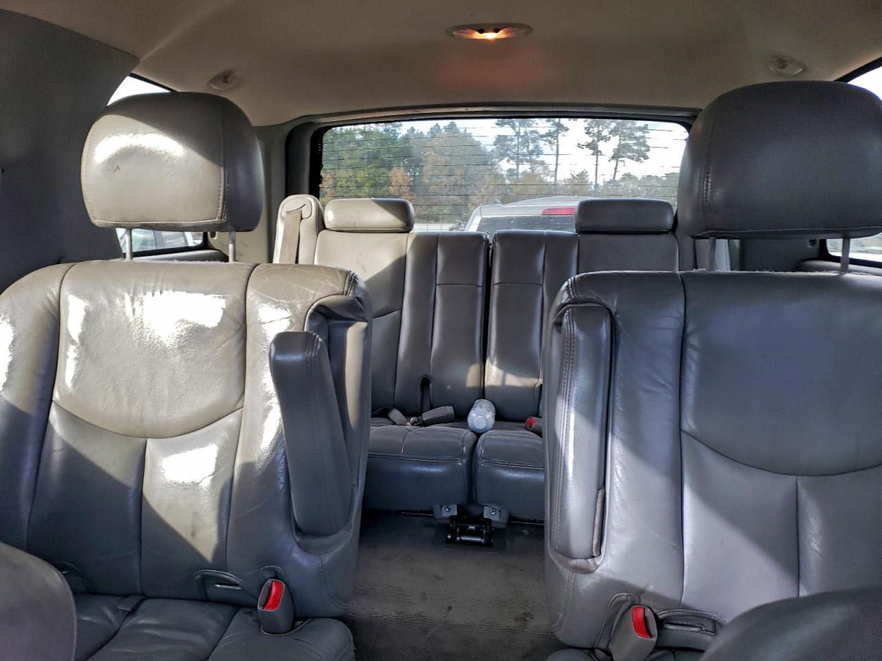 2004 GMC YUKON DENALI photo 30