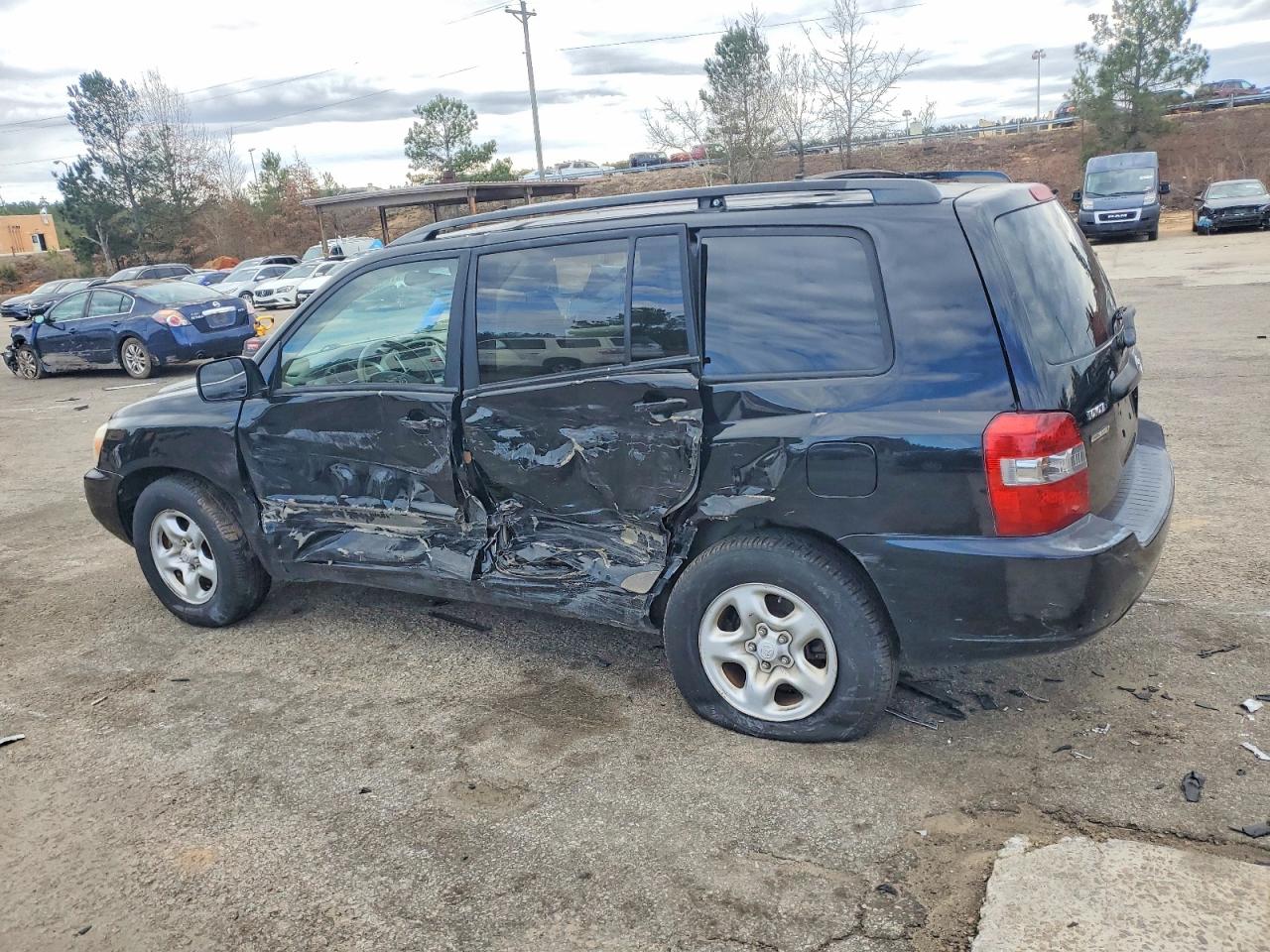 2004 TOYOTA HIGHLANDER photo 2