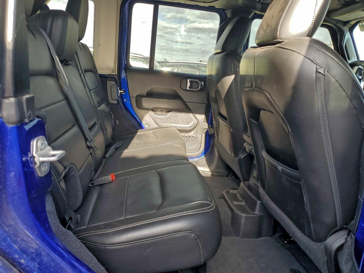 2018 JEEP WRANGLER UNLIMITED SAHARA photo 21
