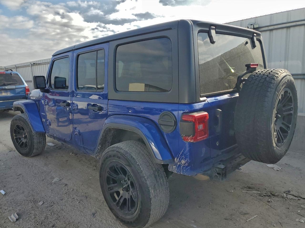 2018 JEEP WRANGLER UNLIMITED SAHARA photo 3