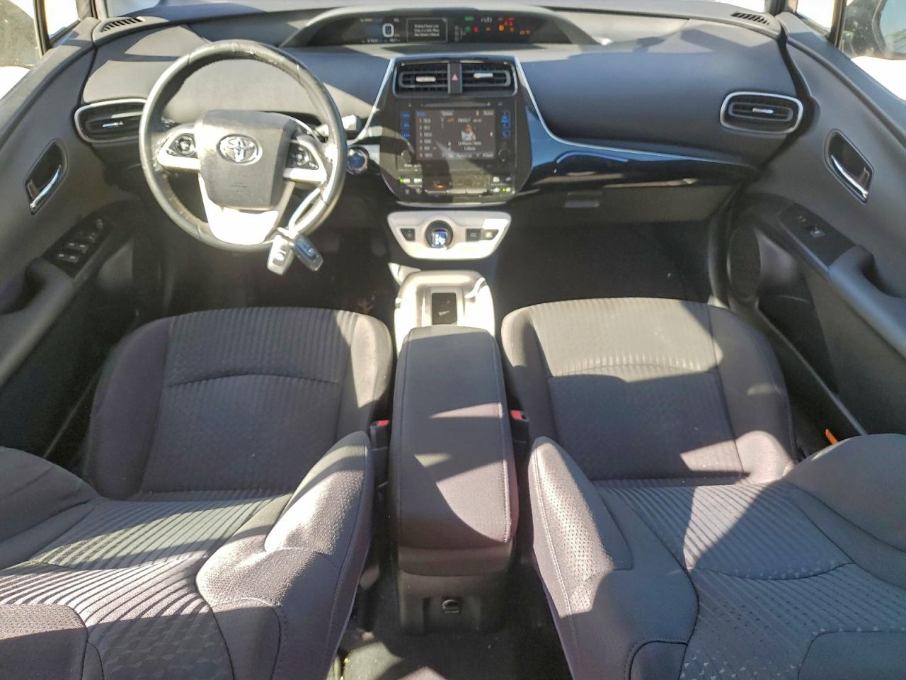 2016 TOYOTA PRIUS photo 8
