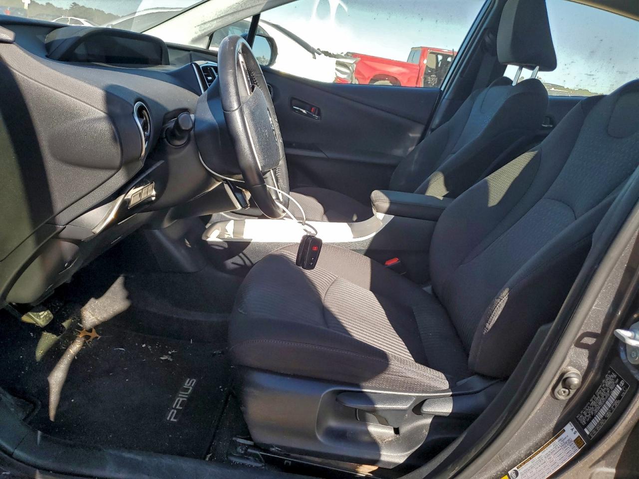 2016 TOYOTA PRIUS photo 7