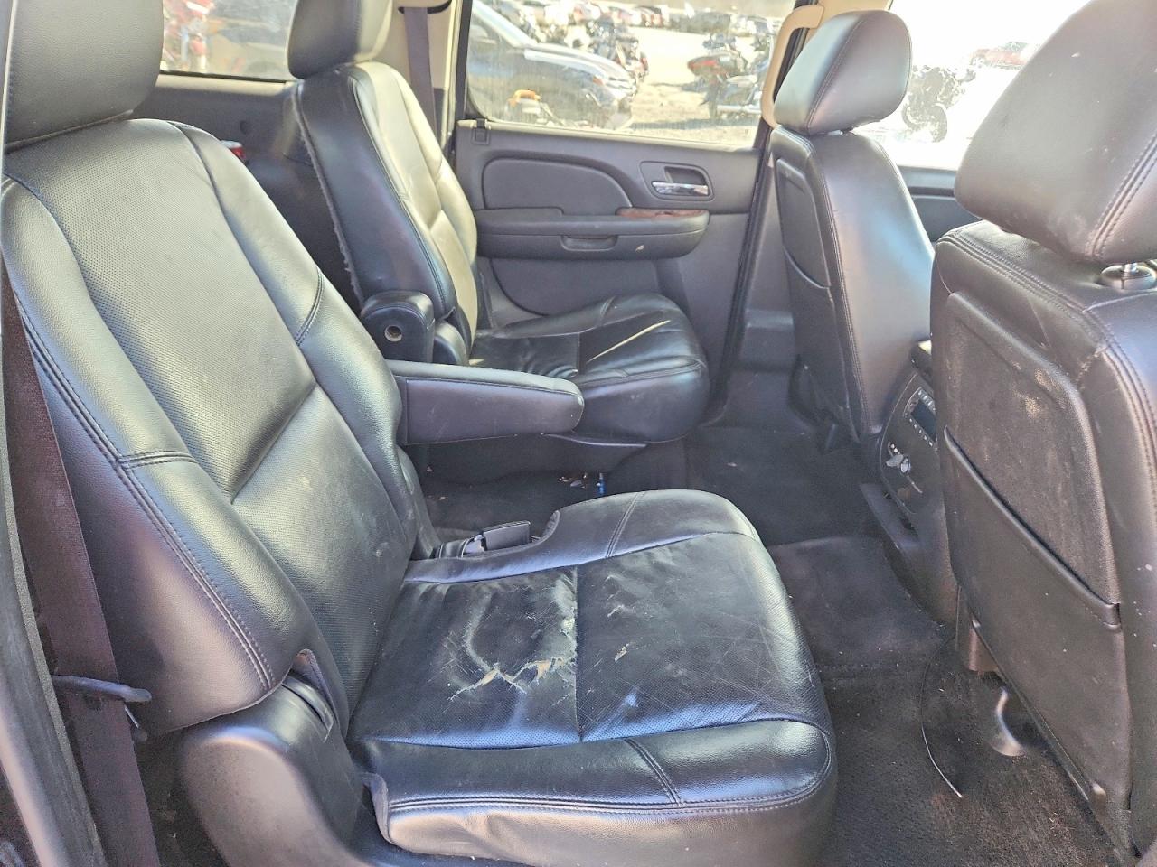 2011 CHEVROLET SUBURBAN K1500 LTZ photo 31