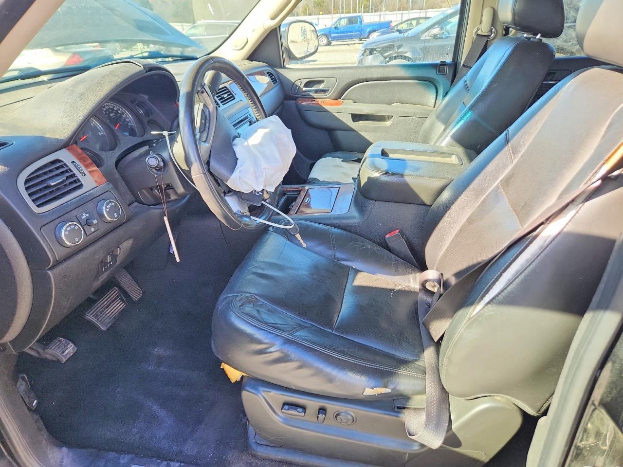 2011 CHEVROLET SUBURBAN K1500 LTZ photo 19