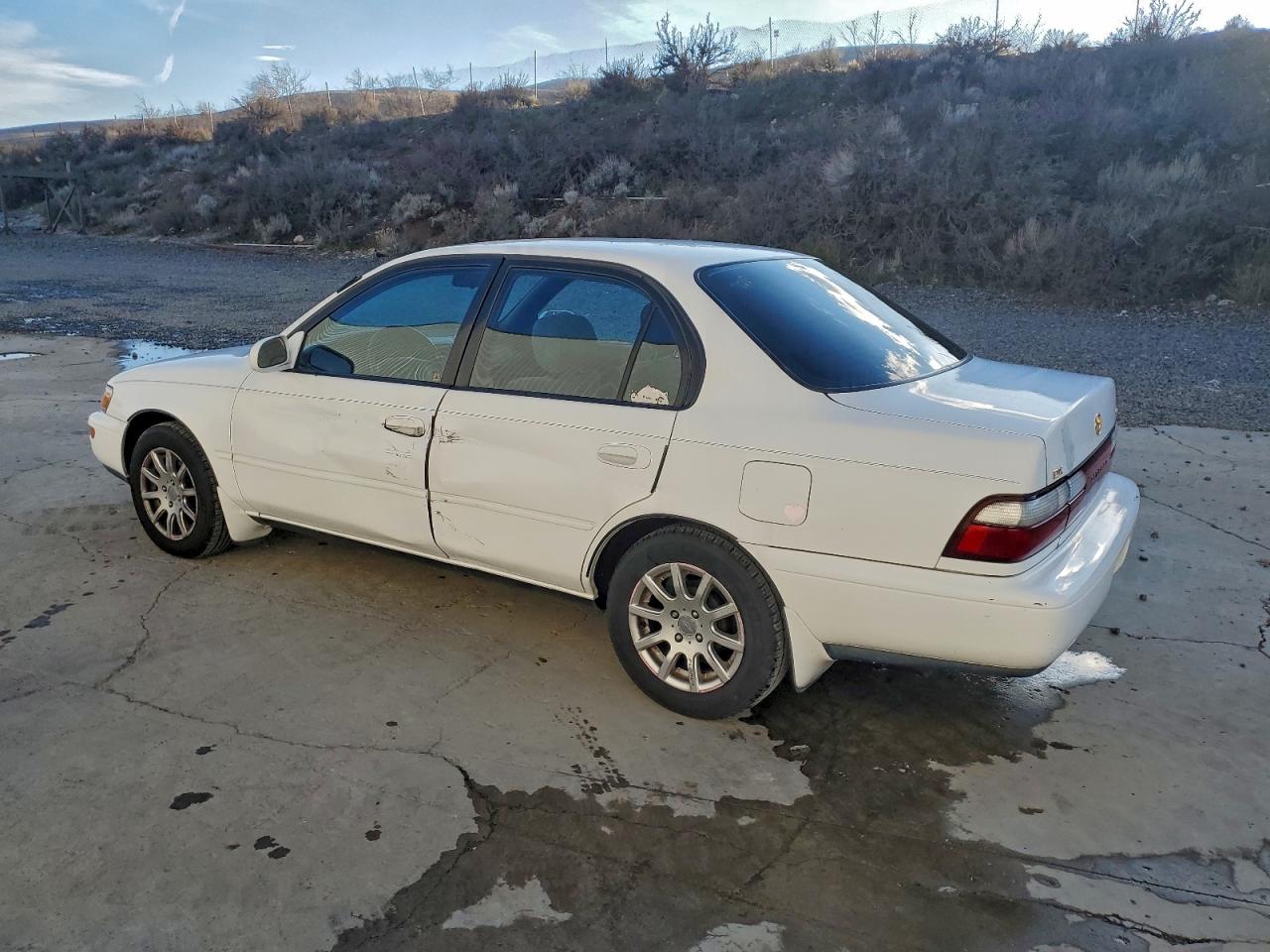 1997 TOYOTA COROLLA DX photo 3