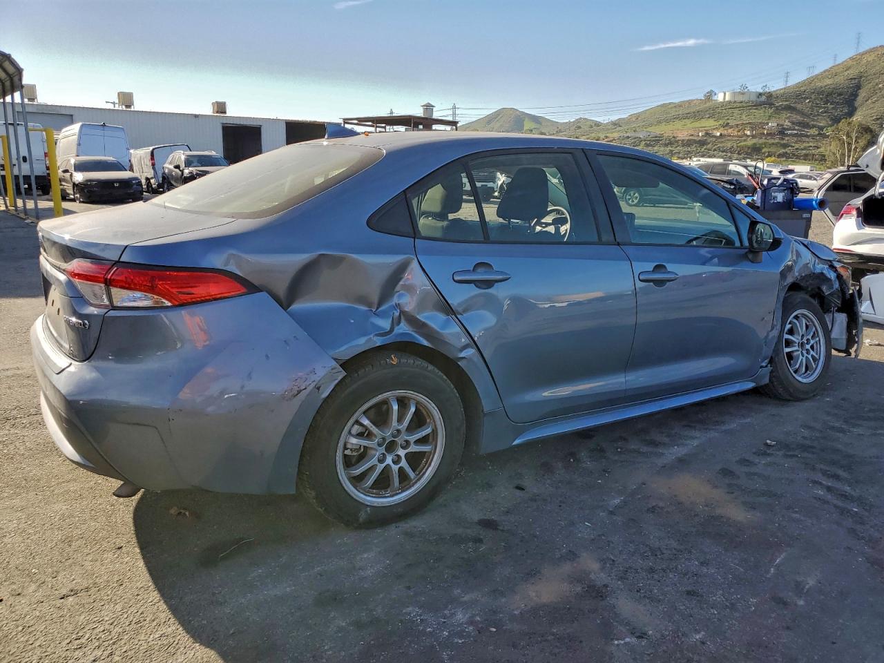 2022 TOYOTA COROLLA LE photo 3