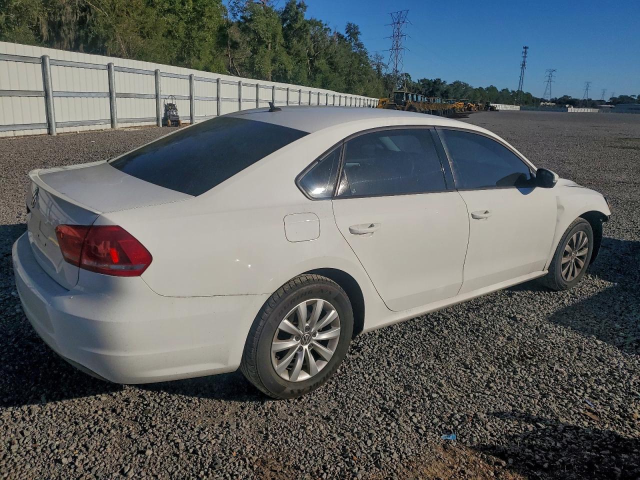 2012 VOLKSWAGEN PASSAT S photo 3