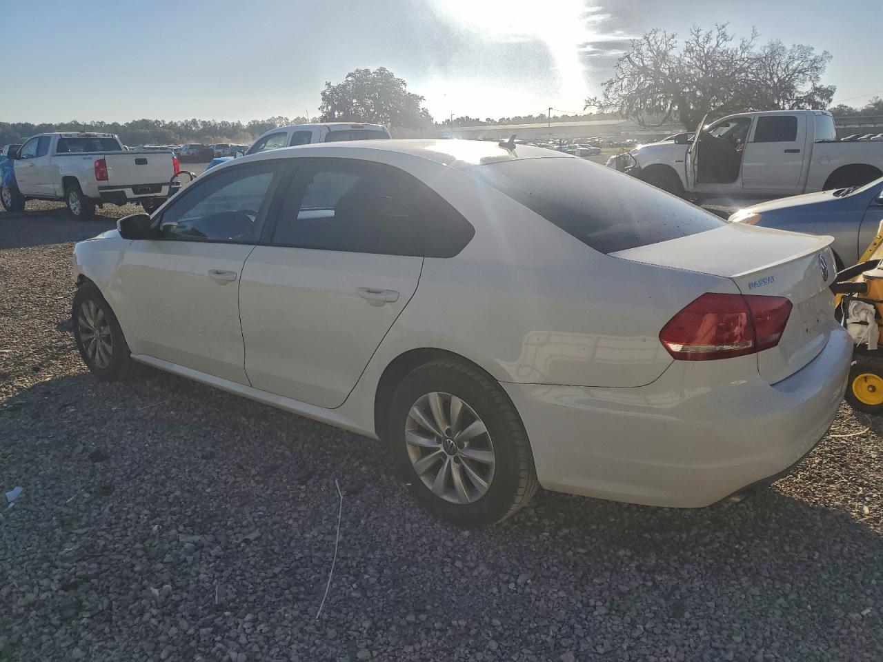 2012 VOLKSWAGEN PASSAT S photo 2