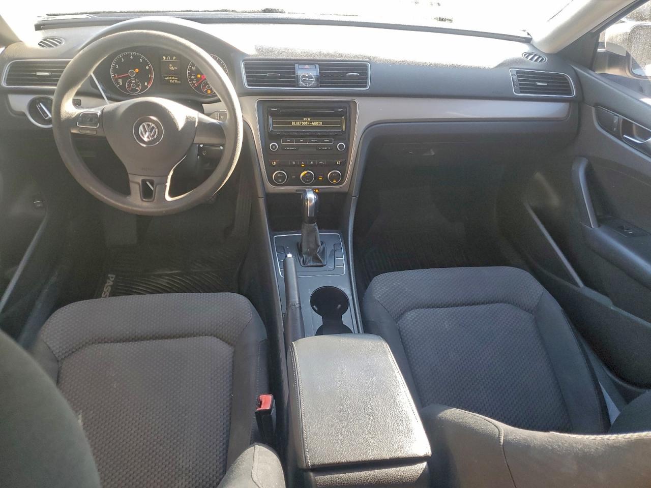 2012 VOLKSWAGEN PASSAT S photo 8
