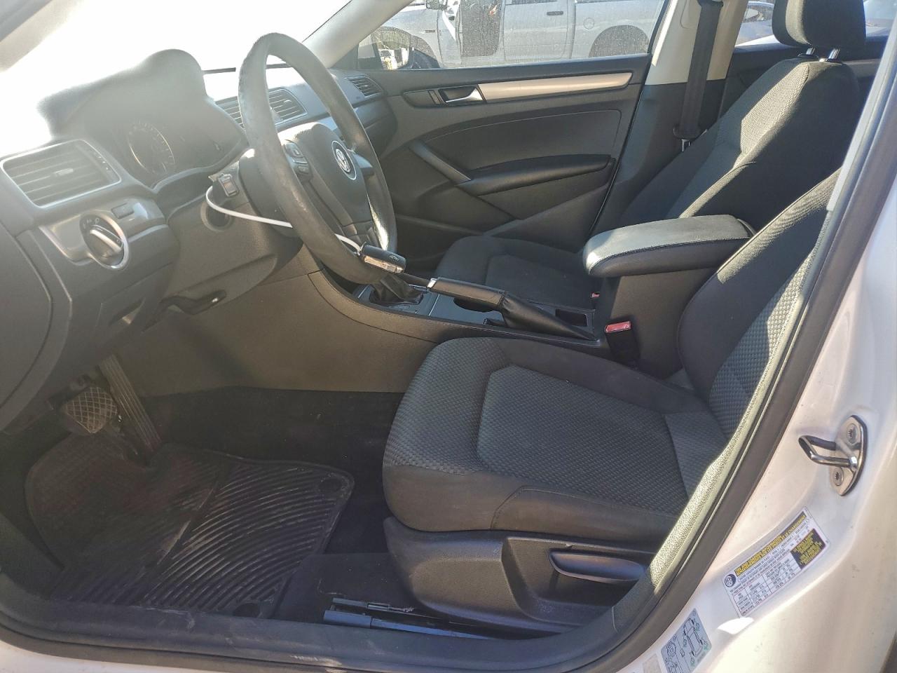 2012 VOLKSWAGEN PASSAT S photo 7