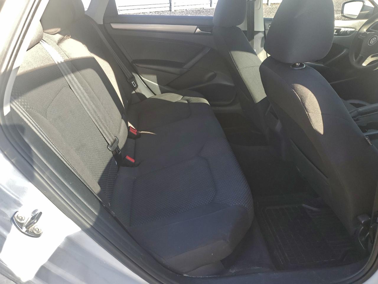 2012 VOLKSWAGEN PASSAT S photo 10
