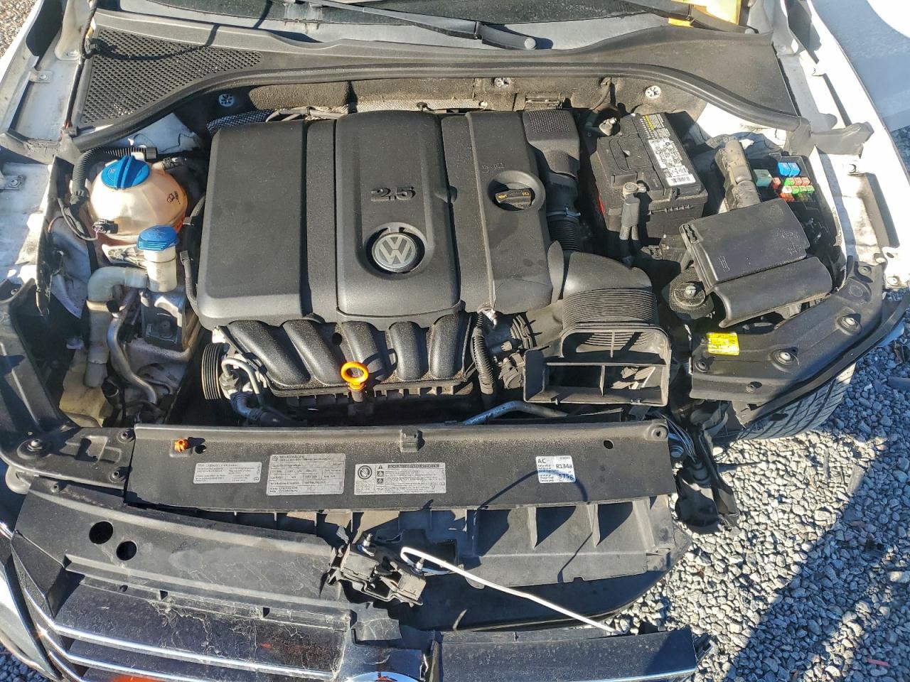 2012 VOLKSWAGEN PASSAT S photo 11