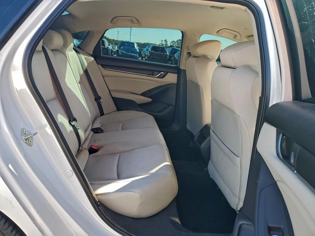 2018 HONDA ACCORD LX photo 10