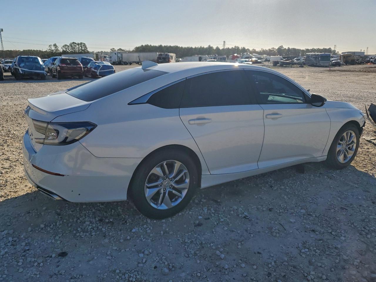 2018 HONDA ACCORD LX photo 3