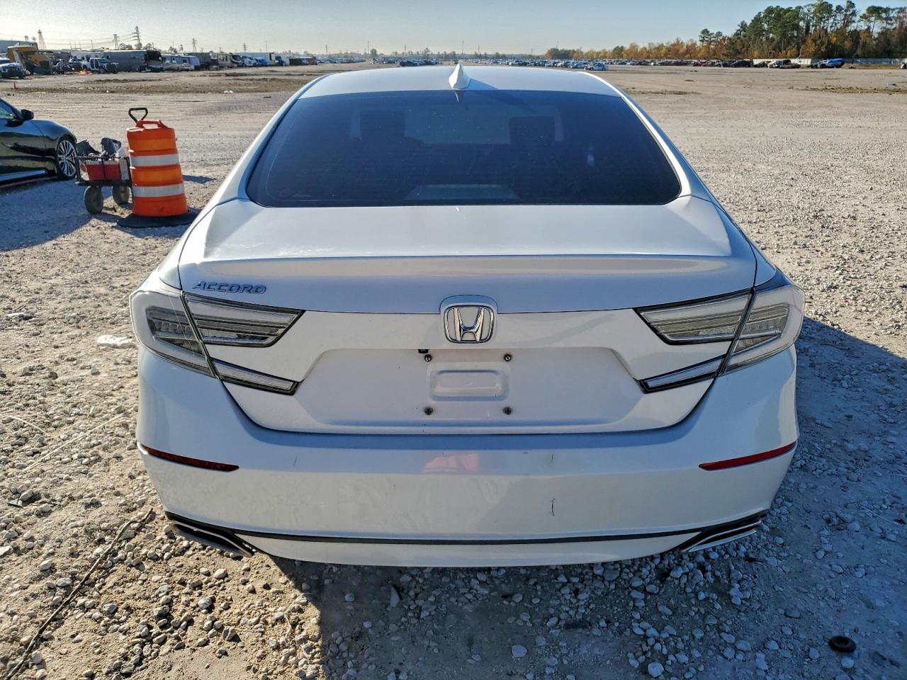 2018 HONDA ACCORD LX photo 6