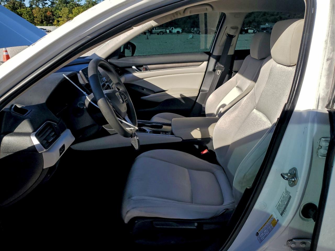 2018 HONDA ACCORD LX photo 7