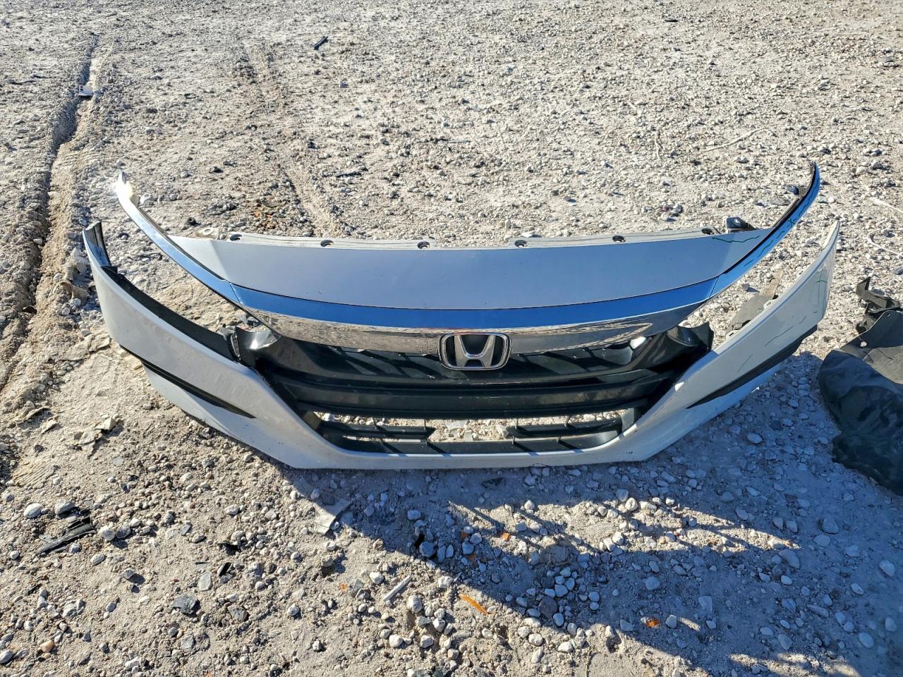 2018 HONDA ACCORD LX photo 12