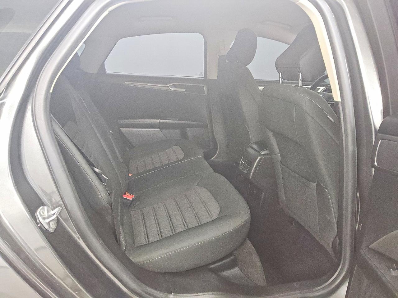 2020 FORD FUSION SE photo 19
